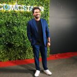 Zakir Khan Instagram – Meri zameen tumse gehri rahi hai. 
Waqt aane do, 
aasman bhi tumse uncha rahega.

Zakir Khan
19/11/13

Styled by : @hinaloza05_
