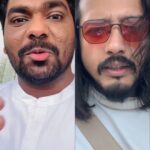 Zakir Khan Instagram – Mauka mila @zakirkhan_208 k sath shayari karne ka to khud ko rok na paya 😜 Is shayari ko aaur aage badhaiye 📝 aur Zakir bhai ka naya show aa raha hai on @amazonminitv , zaroor dil lagaiyega ❤️ 

#FarziMushaira #AmazonminiTV #ZakirKhan #rjAbhinavv #Comedy #Shayari #ad