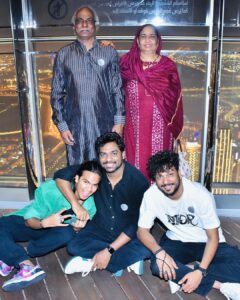 Zakir Khan Instagram - 🙏🙏🙏🙏🙏 Dubai
