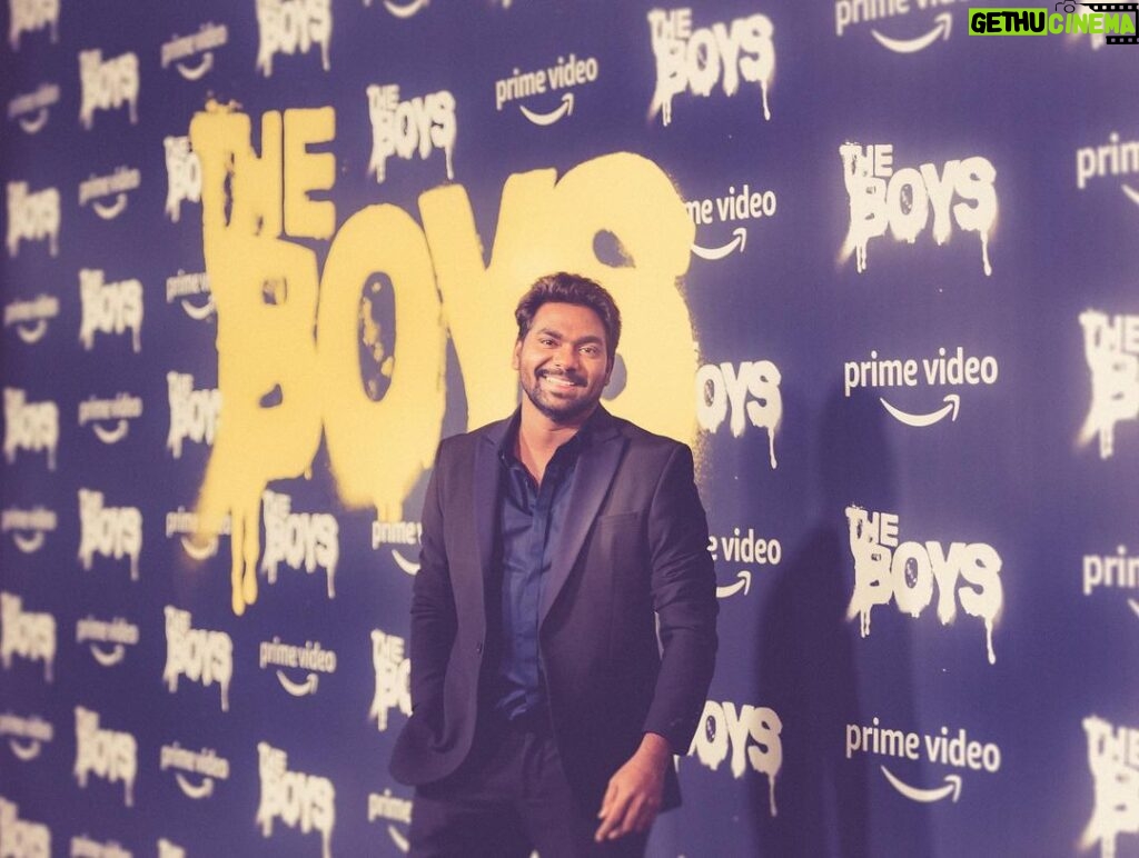 Zakir Khan Instagram - Poora show 2 din me niptane ke baad… I am Super thrilled to be part of “The Boys” screening in Sydney. Bahut mast show hai, tum bhi dekh lo. Sorry, Jala nahi raha raha hoon par maine aagle episode bhi dekh liye hain. #TumhareBhaiKiChaltiHai #TheBoysOnPrime @primevideoin Pictures by @balzinderbalz Stylist @hinaloza05_ Sydney, Australia