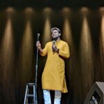 Zakir Khan Instagram – It was so overwhelming to play The Beacon Theatre 🎭 in NYC last month. Aap sabka pyar aur Aashirwad aise hi banaye rakhiyega. 🙏

To every middle class kid who wants to dream big. 

 “Maine kar ke dekh liye hain, ho jaata hai. Aajao!” 

#tathastu #umeed #zakirkhan