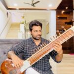 Zakir Khan Instagram – Sorry, Riyaaz nahi hai.
Bade dino baad sitar hath me li aaj, toh yeh Piku film ki theme bajane ki koshish ki hai 🙏