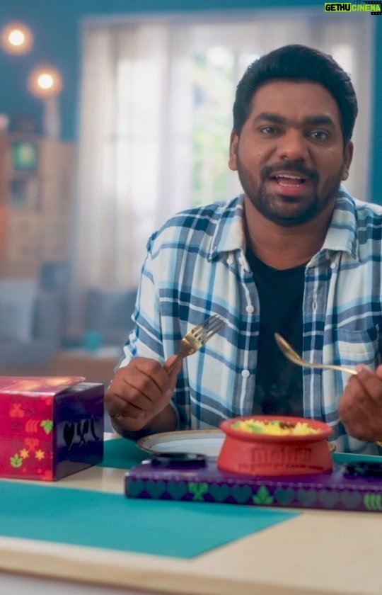 Zakir Khan Instagram - Ek badi masoom si koshish humne ki hai, bade pyar se ek biryani banayi hai, Mehfil uska naam rakha hai! Ye Mehfil aap bhi sajaa sakte hain aapke apno ke saath. Ab plate mein sirf biryani nahi humara pyar bhi hoga! Aaj he order kijiye aur chakh ke bataiyega zaroor ke kaisi lagi. Delivering now in 30+ cities. Order on BigSpoon app, also available on Swiggy & Zomato. #BiryaniMubarak #mehfil #mehfilbiryani #biryani #chickenbiryani #biryanilovers #hyderabadibiryani #lucknowibiryani #food #foodie #FoodDelivery #foodhygiene #ordernow #bringsyoutogether #mehfilbiryanibyzakirkhan #hardinmehfil #bigspoon