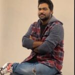 Zakir Khan Instagram - Yaar yeh photo shoot me badi sharam aati hai mujhe.