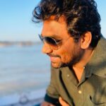 Zakir Khan Instagram - Zamana aa gaya ruswaiyon tak, tum nahi aaye. Jawani aa gayi tanhaaiyon tak, Tum nahi aaye. Kisi ko dekhte hi aapka aabhas hota hai. Nigahein aa gayi parchaiyon tak, Tum nahi aaye. Written by: Balbir Singh Rang(1919-1984) Sangum