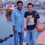 Zakir Khan Instagram - Kisi aur ke kaam me aise saath dena ki maano khud ka hi kaam ho. Kisi ke ghar mein aise rehna ki ghar waale bete jaisa pyaar karne lage. Logon ki zarurat par khade rehne ka hunar aur waqt par saath khade rehne ki samajh sabke bas ki nahi hoti hai. Par inn saari khoobiyon se Allah ne @randomvarun ko nawaza hai. Behad zaheen(intelligent) aur har-dil-Azeez insaan. jisne apne ghar ke financial haalaat, apne neeji zindagi ki mushkilein, apne pita ki maansik bimari (Schizophrenia) ko apni kamzori nahi banne diya. Yeh bhi kya kamaal hai ki baat hai jiss insaan ko usska poora khandan aur samaaj uski bimari ki wajeh se kam dimaag ka samajhte ho- aaj uska beta hindustan ke sabse padhe likhe samajhdar logon me se ek hai. Yeh kahani unki hain aur shayad unhe hi kehni chaiye par jaise insaan woh hain , mujhe lagta nahi woh khud se yeh kabhi keh payenge … isliye unki izzazat leke main keh raha hu I know I am late to the party par Belated happy Birthday kumar varun, I love you bhai.