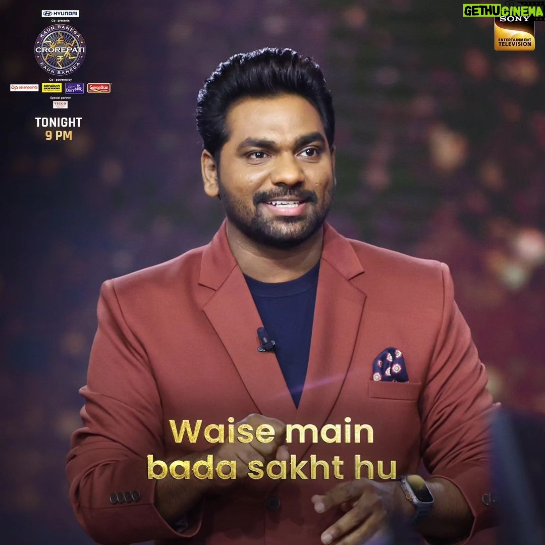 Zakir Khan Instagram - Aisi mulakaatein roz-roz nahi hoti, isliye dekhiye #KaunBanegaCrorepati, aaj raat 9 baje, sirf #SonyEntertainmentTelevision par. #KBC15 #KaunBanegaCrorepati #KBCOnSonyTV #KBCOnSonyEntertainmentTelevision #NewBeginning #shandaarsomvaar