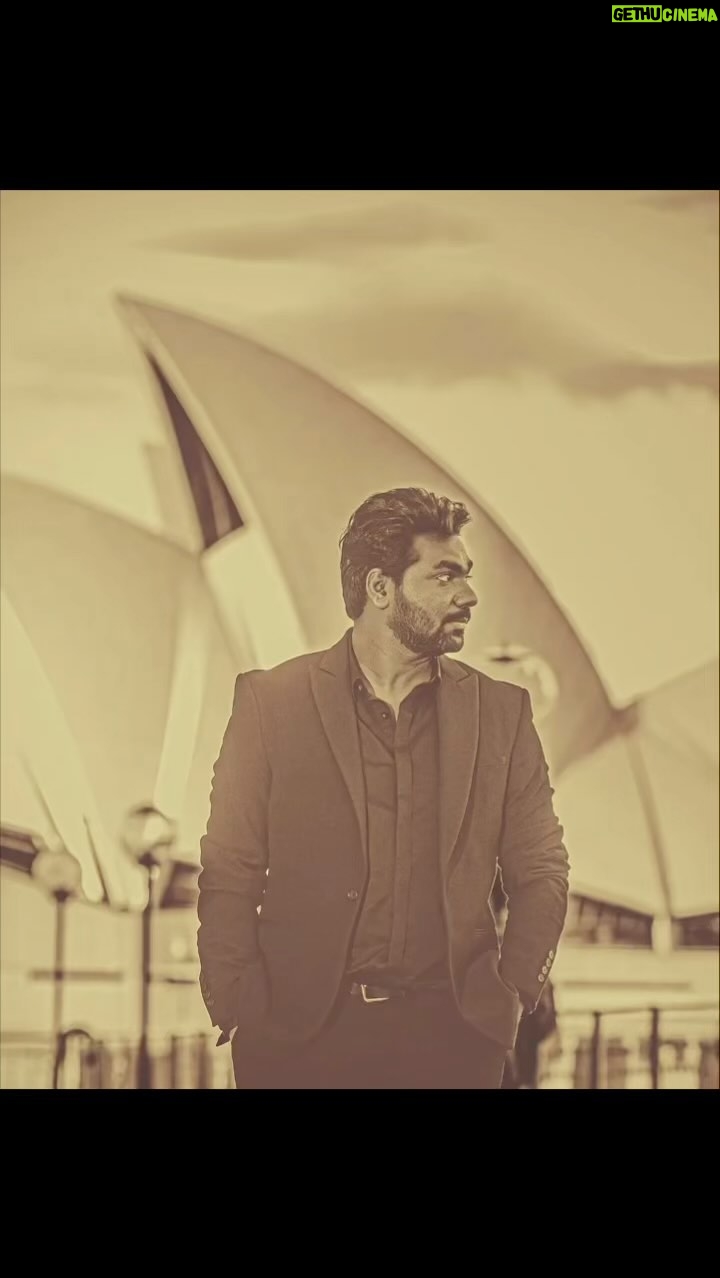 Zakir Khan - 609.5K Likes - Lagta hai jaise mai waqt hogaya hoon aur tum Qyamat.
Sadiyon se bas ek umeed hai tumhe paane ki, jo rukne nahi deti mujhe.
Yaqien hai Ke Tum aaogi ek din.
Daava hai mera qaymat hogi uss roz.
Zakir Khan
PS:
Pics by @balzinderbalz and @kvirlive
