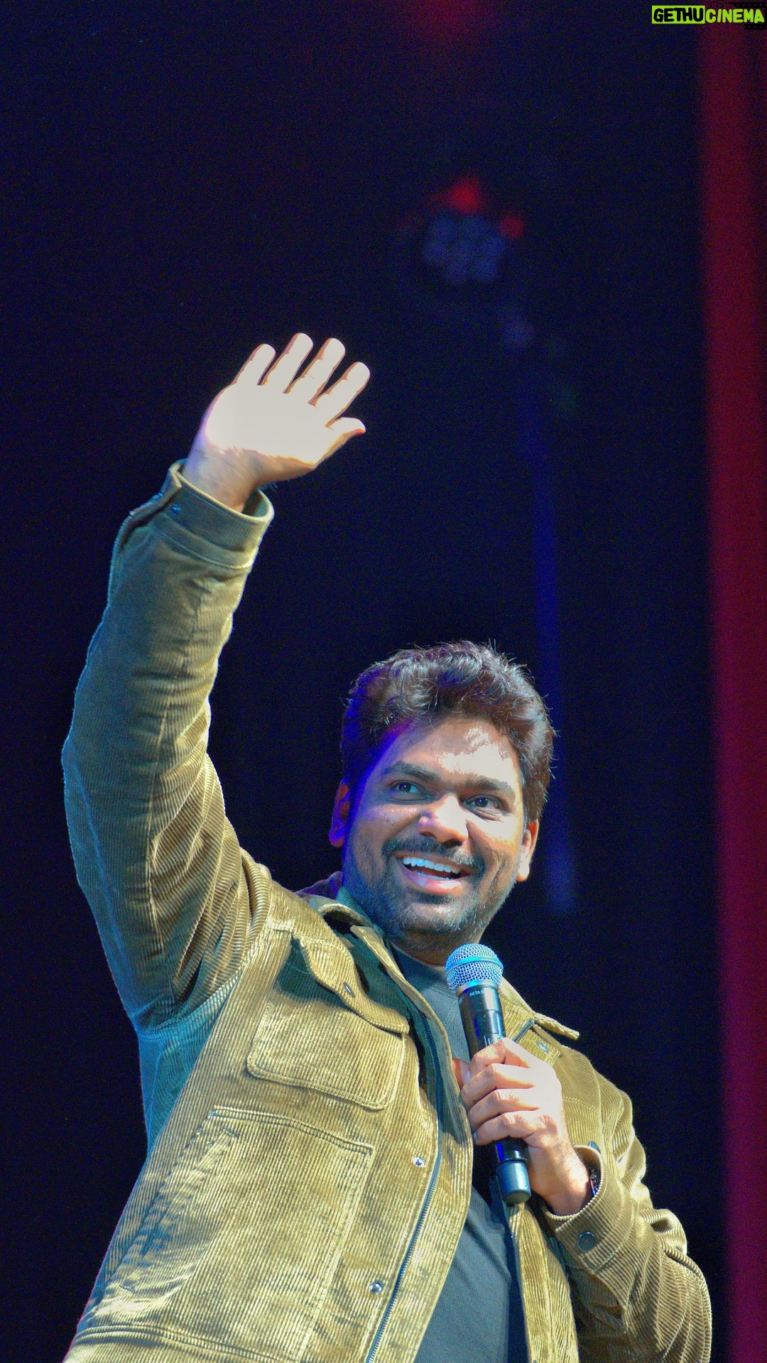 Zakir Khan Instagram - Australia tour shuru ho chuka hai doston!! Sydney Opera k darshan kiye aur fir tour ka pehla show Science Theatre UNSW mai Next Up: Brisbane - 29/07 Melbourne - 30/07 Adelaide - 5/08 Sydney - 6/08 Auckland - 11/08 Singapore - 13/08 Thank you Sydney, looking forward to 6th of August !!