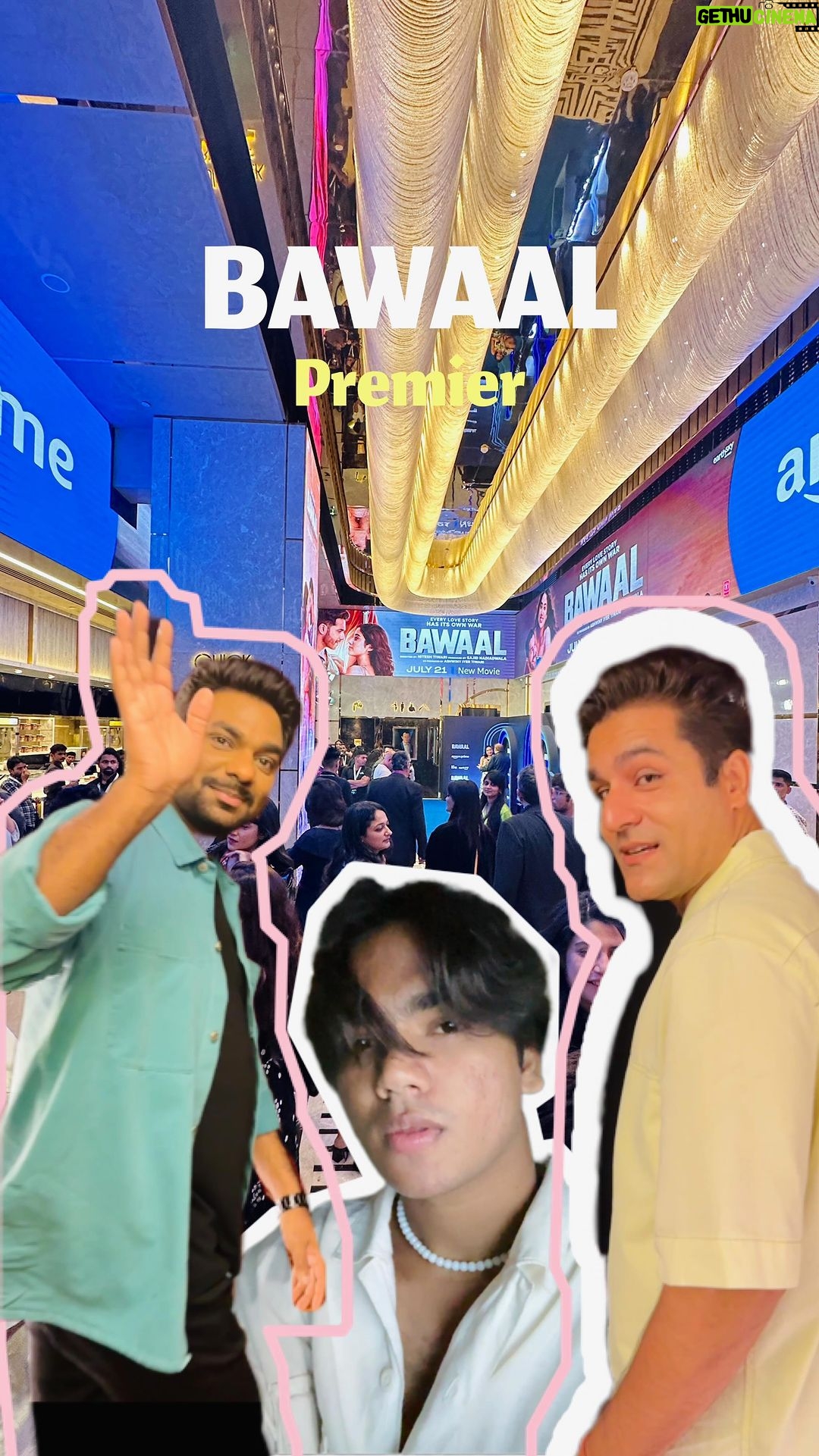 Zakir Khan Instagram - Ye toh bawaal hai bro 🔥 . . . #moviepremiere #varundhawan #janhvikapoor #bawaal