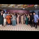 Zakir Khan Instagram – Mai ishq me haara, 
jaise koi badshah apna taj haara. 
Tan tana tan tan tan tara, 
Chalti hai kya 9 se 12. 

Humne “Farzi Mushaira” ke 3 season ki shoot poori hone par ek choti si party rakhi thi. almost 6 mahine pehle, par tab se ab ja kar mai yeh basic reel edit kar paaya hoon. Baki FM ke saare episode YouTube par aa gaye hain. 

Comment me aap bhi apna FM chala sakte ho! 

Dekh daalo!