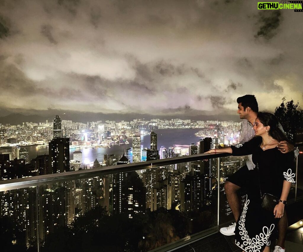 Zalak Desai Instagram - Adios Hong Kong!🇭🇰🤩 #ThePeak#Skyline#HongKong#Grateful#Blessed The Peak Tower 山頂凌霄閣