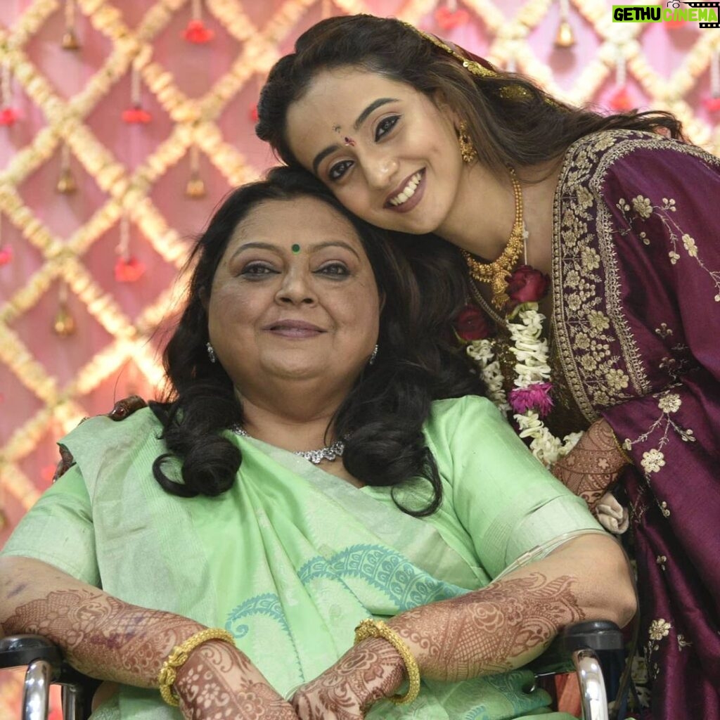 Zalak Desai Instagram - Happy Birthday Beautiful 😘❤️ This day will always be celebrated Maa, and why not, after all you were born on this day! Tu hai toh hum hain😇 Haan, Tu hai... Yahin kahin, Hamare paas Hamare saath Hamesha Hamesha Hamesha❣️ Love you Maa And as I aways say, Until we meet again💫