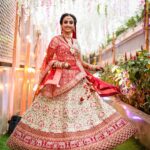 Zalak Desai Instagram - 💃Twirling in my lehenga💃 P.S. Yeh photo toh banti hai!!! And with this, I complete sharing all my wedding looks with y'all! Thank you so much for being patient and for showing so much love to all my posts! Love you all❤️ 📸: @weddingdori MUA: @makeupbymahekbhatt Hairstylist: @aarti_hairandmakeup Outfit: @roopkalamumbai