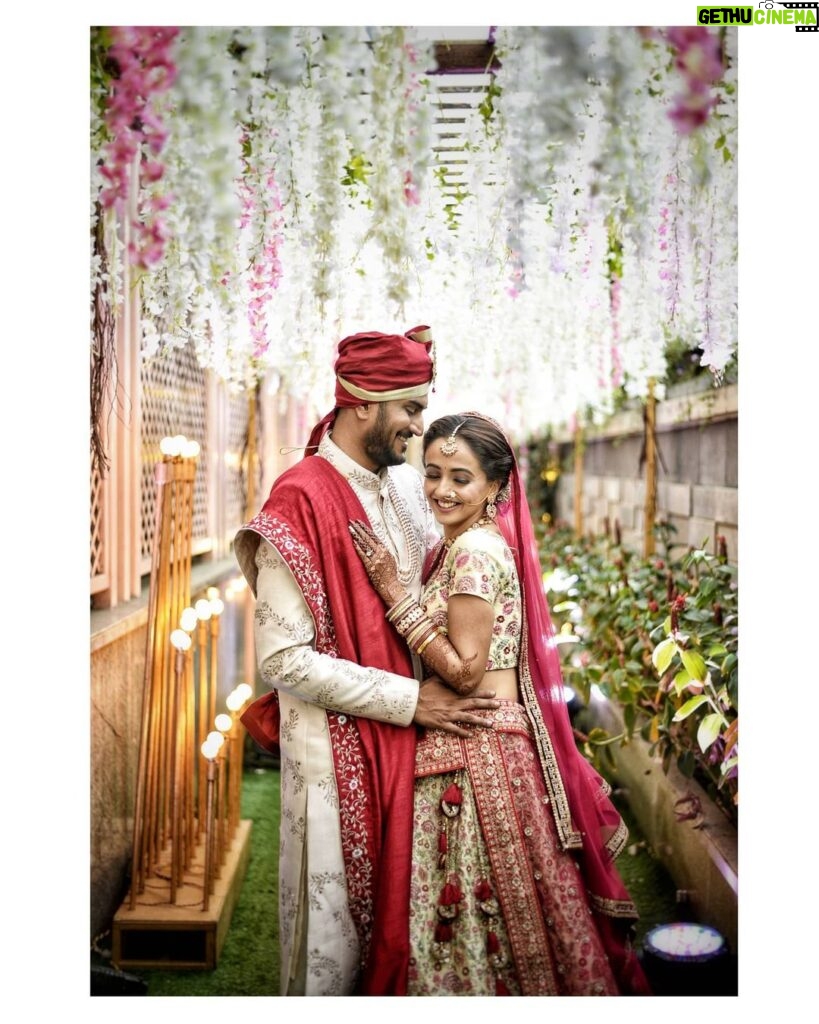 Zalak Desai Instagram - ❤️27.12.2020❤️ 📸: @weddingdori MUA: @makeupbymahekbhatt Hairstylist: @aarti_hairandmakeup Bride's Outfit: @roopkalamumbai Groom's outfit: @kavach_design_studio #CouplePortrait#WeddingPicture#WeddingDay#Bride#Groom#IndianBride#IndianGroom#Forever#Together#Neerav#Zalak#ThankYouGod#ThankYouUniverse#Grateful#PositiveVibesOnly✨😇🧿