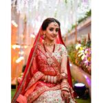 Zalak Desai Instagram - She may shine in red♥️ Have the glow in white🤍 Gained earthly beauty in green💚 But she will stun you with a smile That fades everything behind!🥰 ♥️♥️♥️♥️♥️♥️♥️♥️♥️♥️♥️♥️ - Ray 📸: @weddingdori MUA: @makeupbymahekbhatt Hair: @aarti_hairandmakeup Outfit: @roopkalamumbai #BridesOfIndia#IndianBride#Actor#WeddingLook#Instagram#Instagood#ThankYouGod#ThankYouUniverse#Blessed#Gratitude#PositiveVibesOnly✨😇
