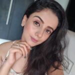 Zalak Desai Instagram - Feeling super productive today! Shot a small everyday makeup video Let me know in the comments below if you'd like me to share this makeup tutorial! . . . #MidWeekMotivation #Blessed #Grateful Mumbai, Maharashtra