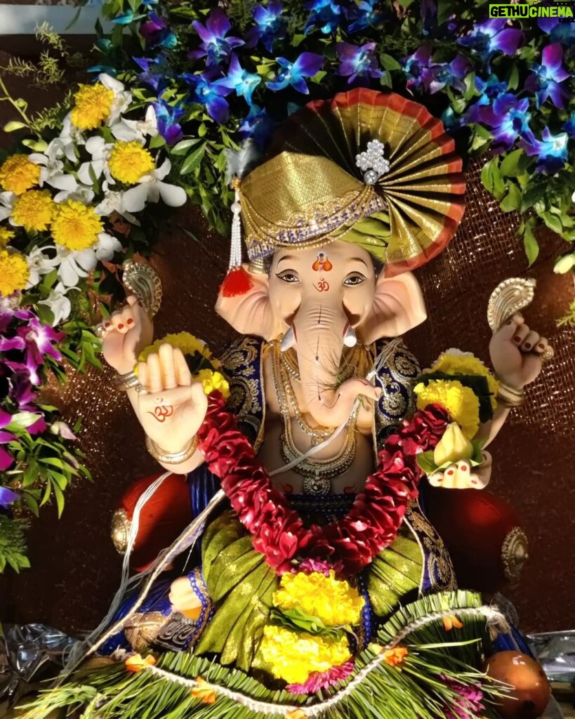Zalak Desai Instagram - Ganpati Bappa Morya Mangalmurti Morya 🙏 Ganpati Bappa Morya Pudchya varshi lavkar yaa 🥺 First Ganesh Chaturthi without Mummy and Little Brother. Also the first one with Hubby! A tsunami of emotions this year. Stressed as well as blessed! #GaneshChaturthi2021
