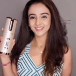 Zalak Desai Instagram - Guys!!! I made an amazing discovery and had to share it with you all! I came across this super amazing, easy to use, budget friendly, value for money and portable curler!♥️ Trust me when I say this, it justifies every bit of this caption!🤌🏼 The box includes a curler, charging cable, sectioned, two clips, a suede pouch and a user guide! They also provide warranty! It’s also available in multiple colours but my favourite is this rose gold one 😍 Go check out @tashhair.india curler now! P.S They do have other products but this one id hands down my fav! #PortableCurler#DiscoveriesbyZ#TashHair#ValueForMoney#spectacular