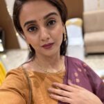 Zalak Desai Instagram - Adoring myself in a saree of my favourite colour!💜 #IndianLook#SareeLove#Purple#Favourite#EngagementLook#lovethyself#Grateful