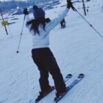Zalak Desai Instagram - The day we began our skii training, our instructors told us, 'This is an addiction!' And yes, I couldn't agree more 😍 Miss Skiing, Miss Kashmir!🏔️❄️⛷️ #TakeMeBack#Skiing#Gulmarg#BestTimes#ProudOfMyself#Grateful#Blessed#Travel#TravelStories#TravelMemories#ThankYouGod#ThankYouUniverse🙏😇🧿 Gulmarg, Kashmir