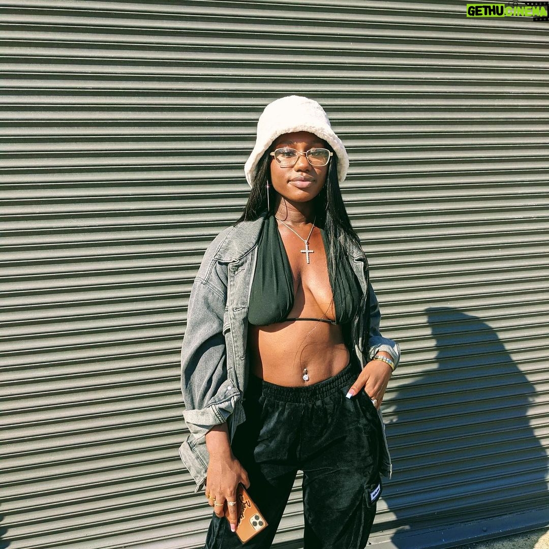 Zandra Cunningham Instagram - fall szn wya?