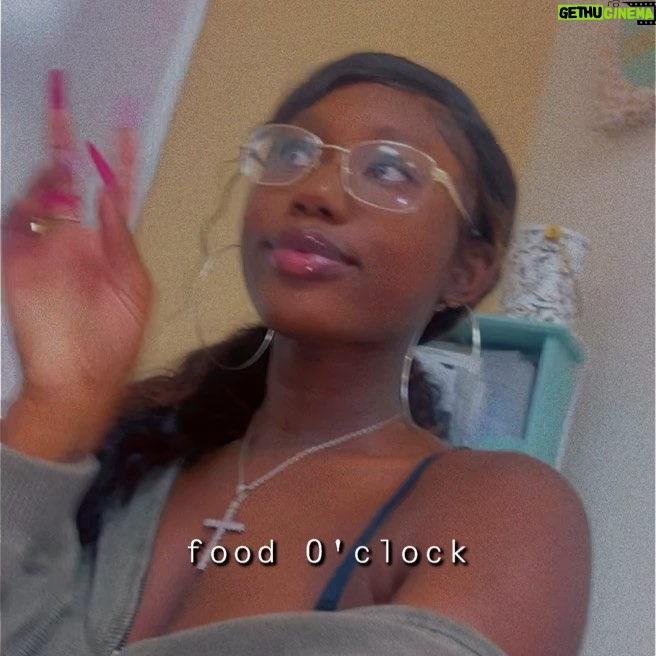Zandra Cunningham - 2.8K Likes - Un dump🌴