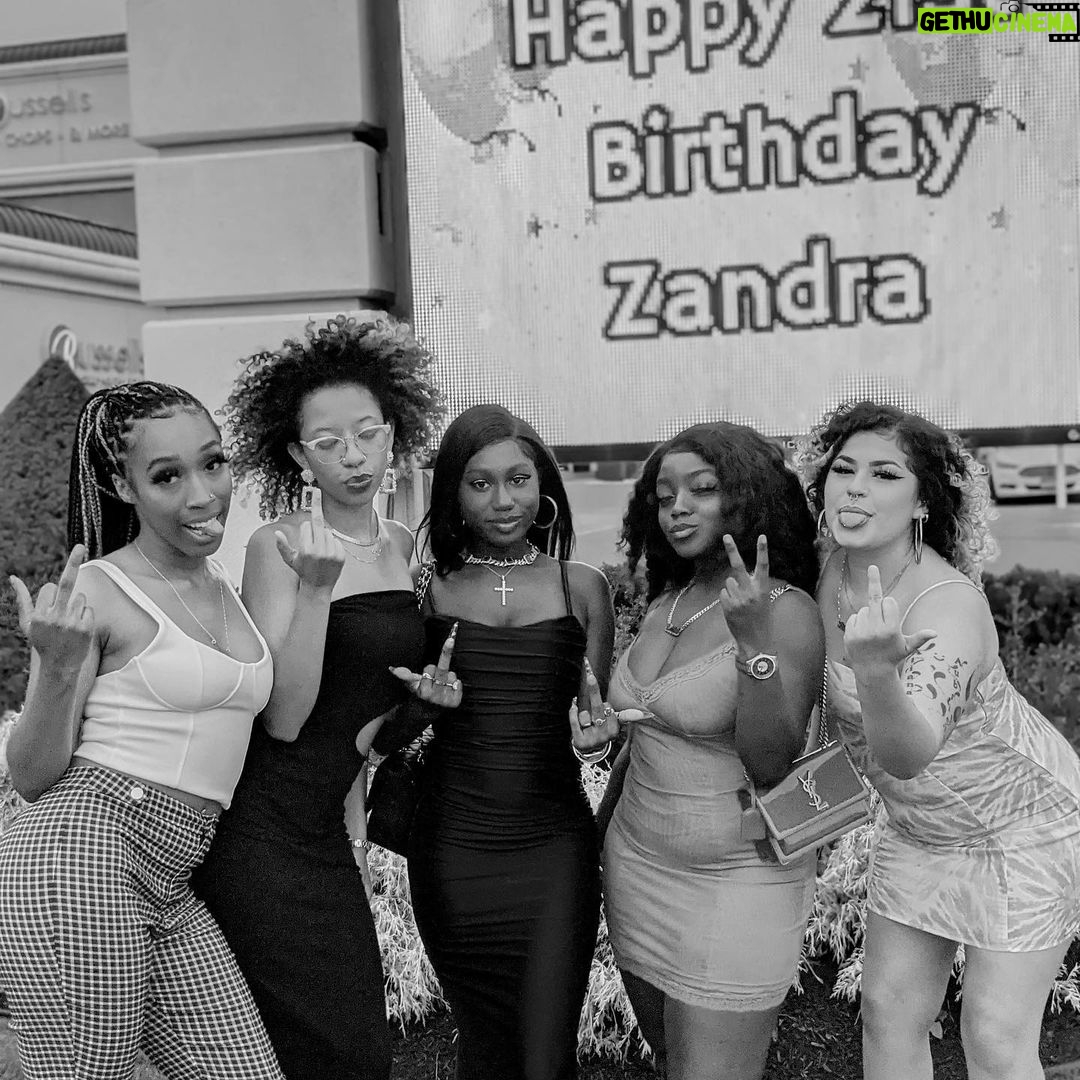 Zandra Cunningham Instagram - cancer baddies♋️