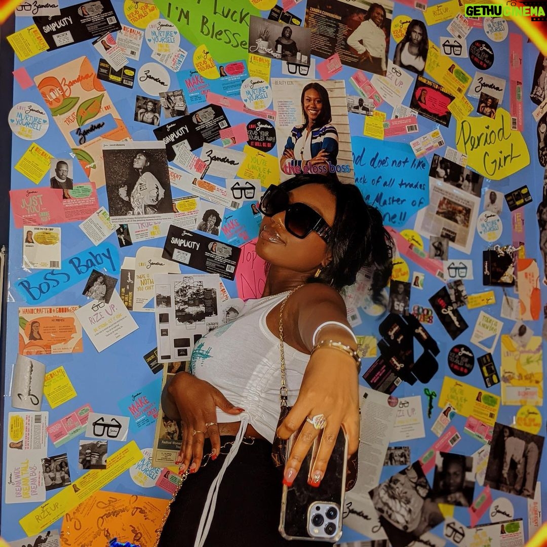 Zandra Cunningham Instagram - cool girl aesthetic🕶