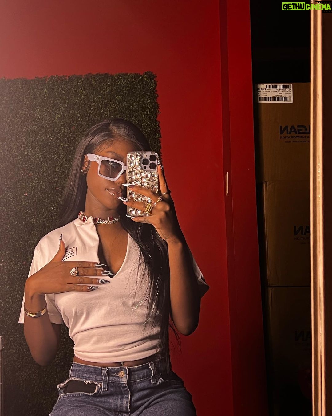 Zandra Cunningham Instagram - ending black history month feeling supa good💙💙