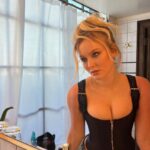 Zara Larsson Instagram - 🍎