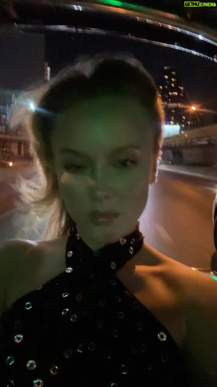Zara Larsson Instagram - WHEN??? WILL? YOU??? USE??? YOUR COMMON SENSE?????