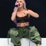 Zara Larsson Instagram - @capitalofficial summertime ball!!! It felt so good to be back. Summer is officially here! Global/shutter stock for swipe images