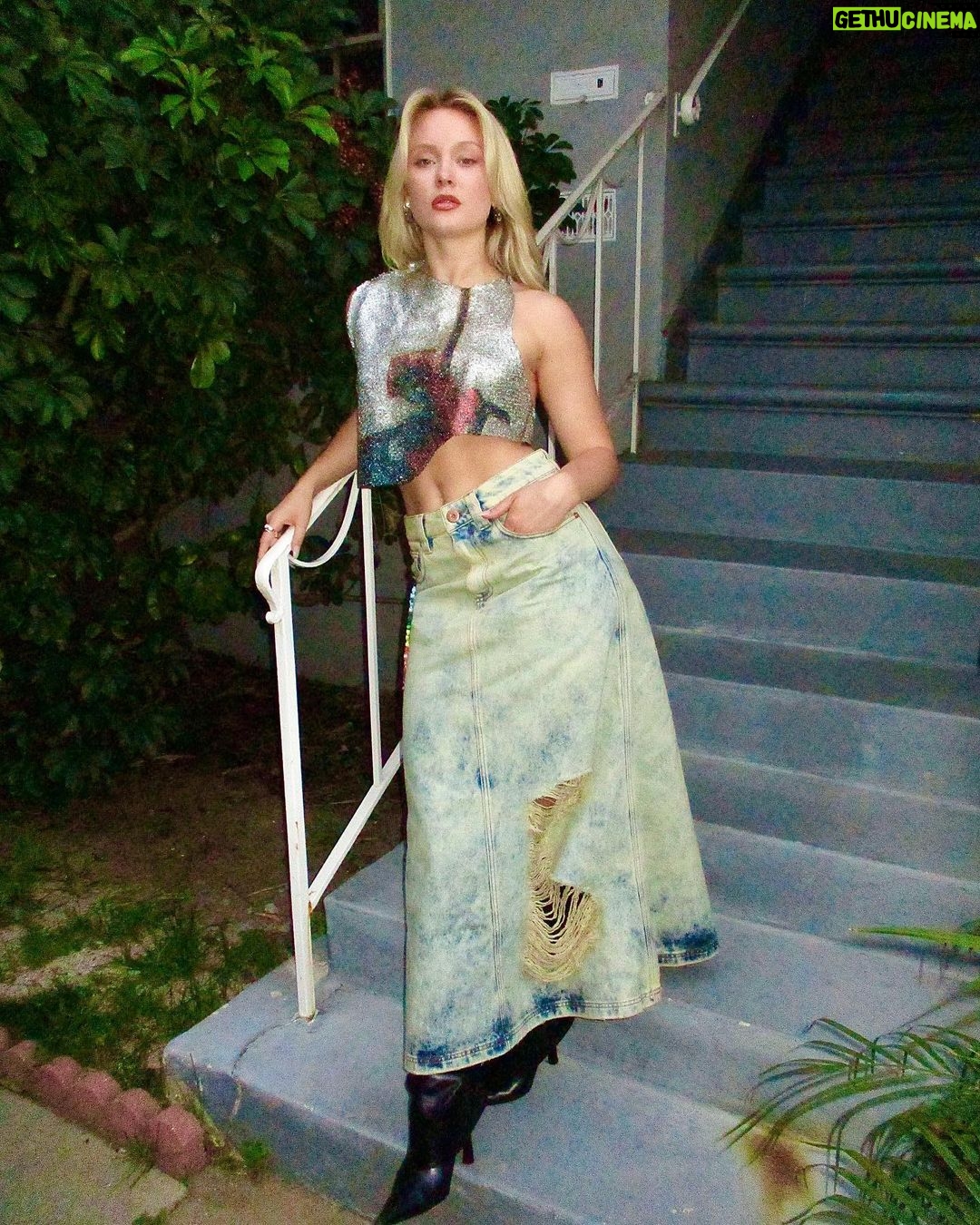 Zara Larsson Instagram - Long skirt because I’m modest