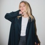Zara Larsson Instagram - Celebrating “honor the light” being #1 on the album chart after last nights show. That’s so sexy!! Tack!!!