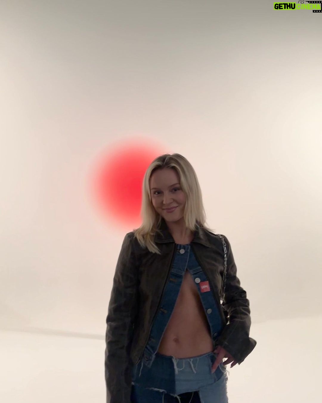 Zara Larsson Instagram - Trust in your friends like I trust this jacket