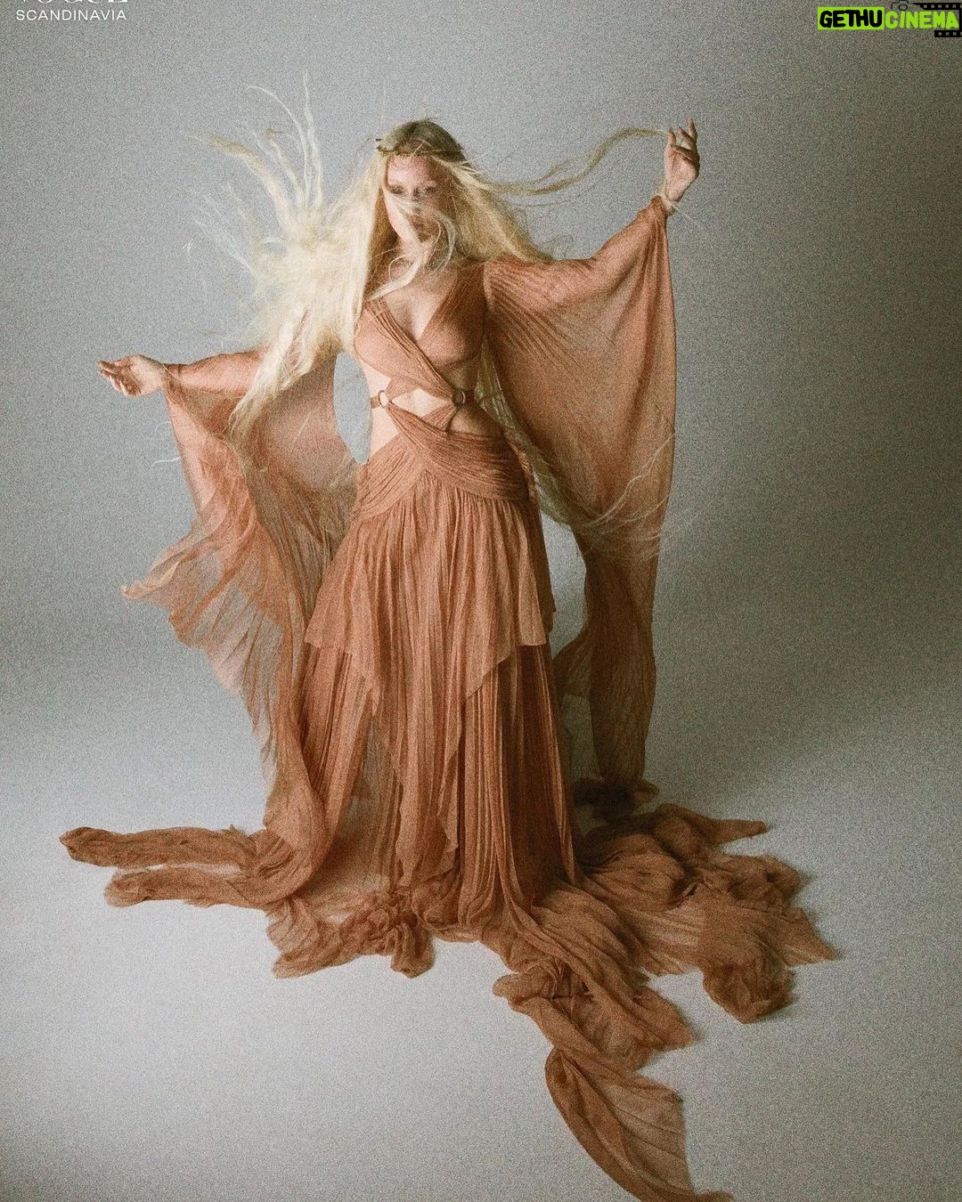 Zara Larsson Instagram - π§πΌββοΈπ§πΌββοΈπ§πΌββοΈπ§πΌββοΈπ§πΌββοΈ @voguescandinavia Words by: @shiffmane Photographer : @studioakrans Stylist : @robert_r_rydberg Talent : @zaralarsson Makeup Artist : @iggifly Hair Stylist : @alipirzadeh Using Oribe and AP Wigs Set Designer : @andreasfrienholt Production Managers : @stephanielewiss Olle Γman Production : @lundlundagency