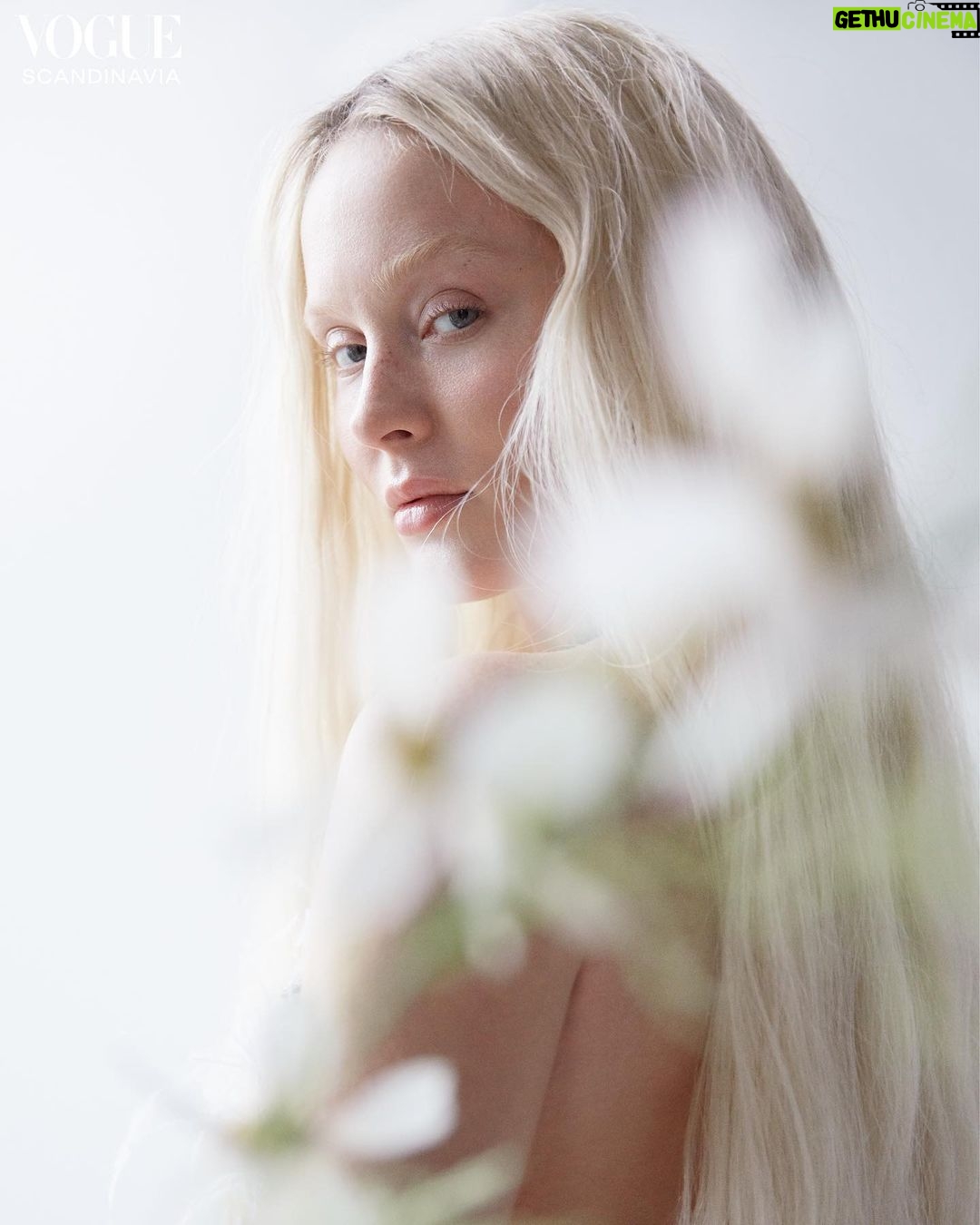 Zara Larsson Instagram - π§πΌββοΈπ§πΌββοΈπ§πΌββοΈπ§πΌββοΈπ§πΌββοΈ @voguescandinavia Words by: @shiffmane Photographer : @studioakrans Stylist : @robert_r_rydberg Talent : @zaralarsson Makeup Artist : @iggifly Hair Stylist : @alipirzadeh Using Oribe and AP Wigs Set Designer : @andreasfrienholt Production Managers : @stephanielewiss Olle Γman Production : @lundlundagency
