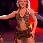 Zara Larsson Instagram - Singing AND dancing on #Strictly! It’s all love for this performance from @zaralarsson 😍
