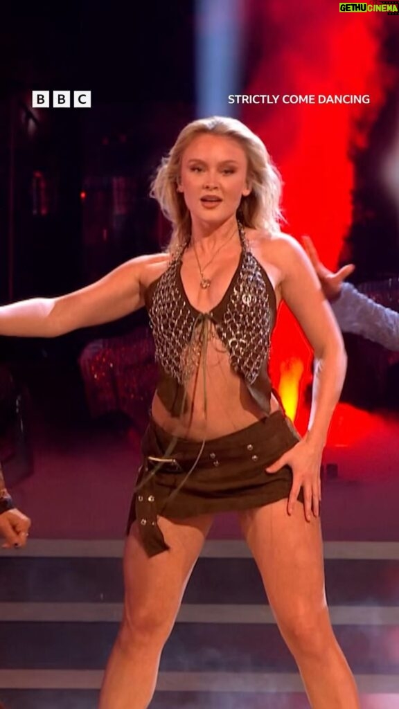 Zara Larsson Instagram - Singing AND dancing on #Strictly! It’s all love for this performance from @zaralarsson 😍