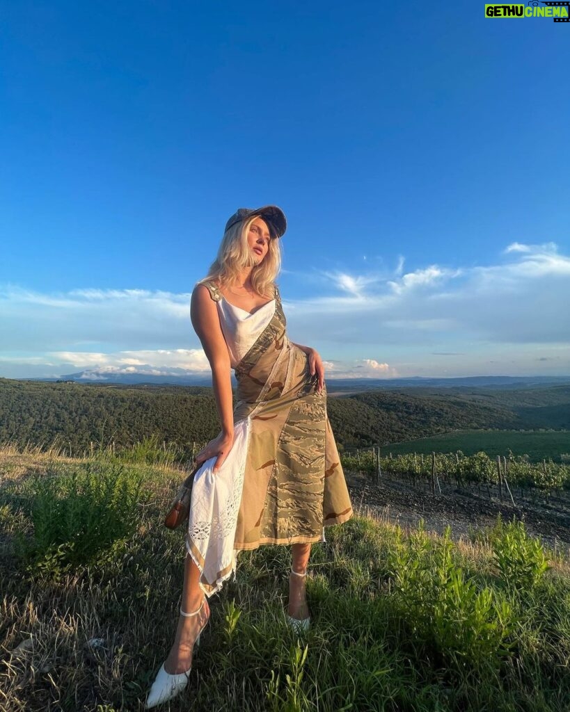 Zara Larsson Instagram - It was the third of September