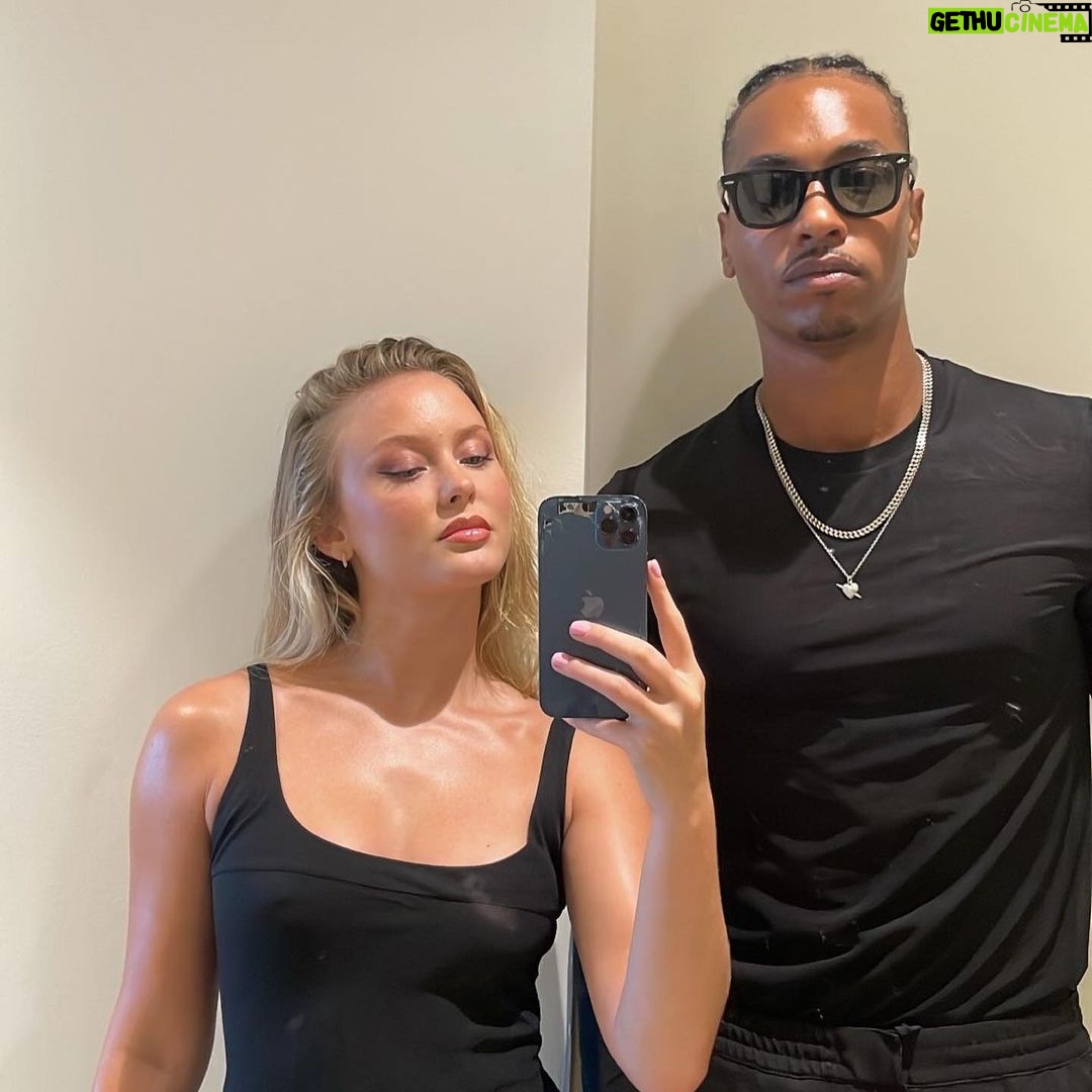Zara Larsson Instagram - Who’s gonna tell me my phones broken?
