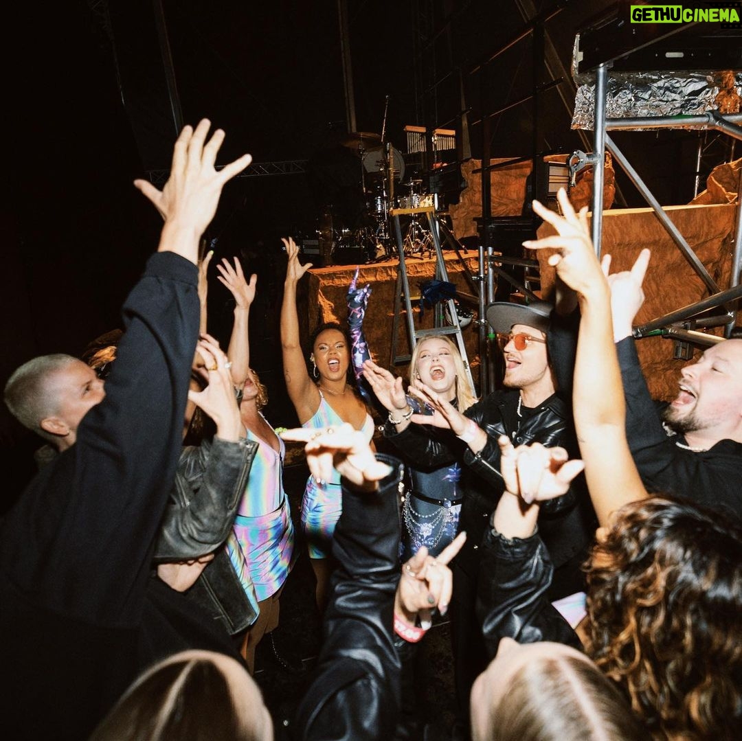 Zara Larsson Instagram - Our get-ready-for-stage chant is called “you wanna dance?” always have always will, which is a fucking banger the band and I did on tour in 2017 (WITH a video!!!!) I feel like I should post it?!?