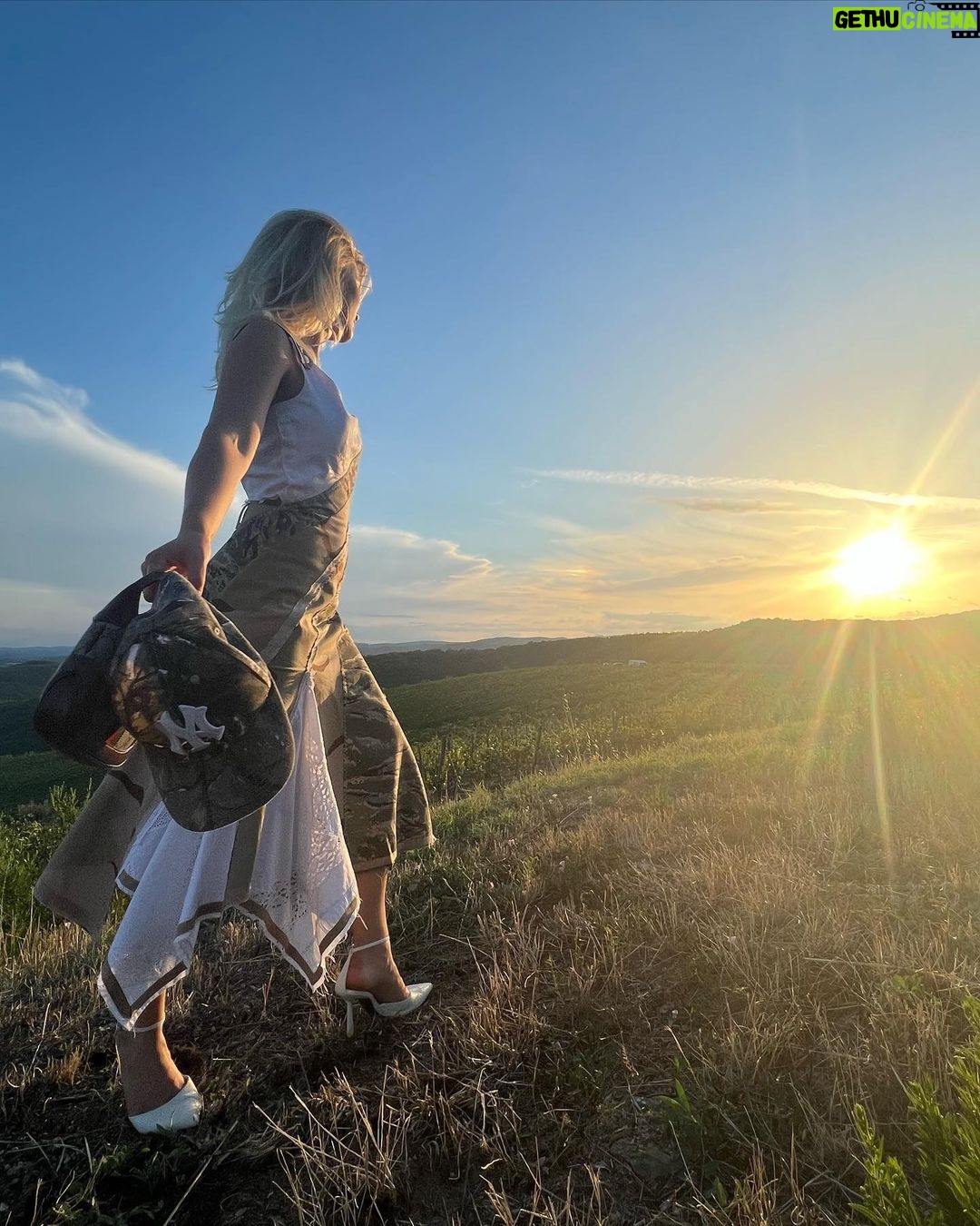 Zara Larsson Instagram - It was the third of September