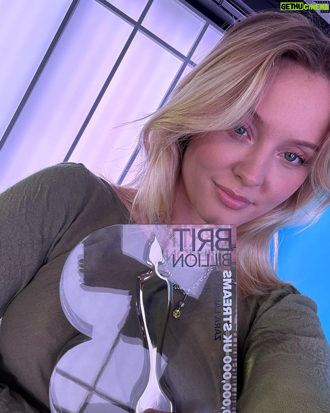 Zara Larsson Instagram - Over a billion streams in the uk eeyyyeeyyyyy @brits