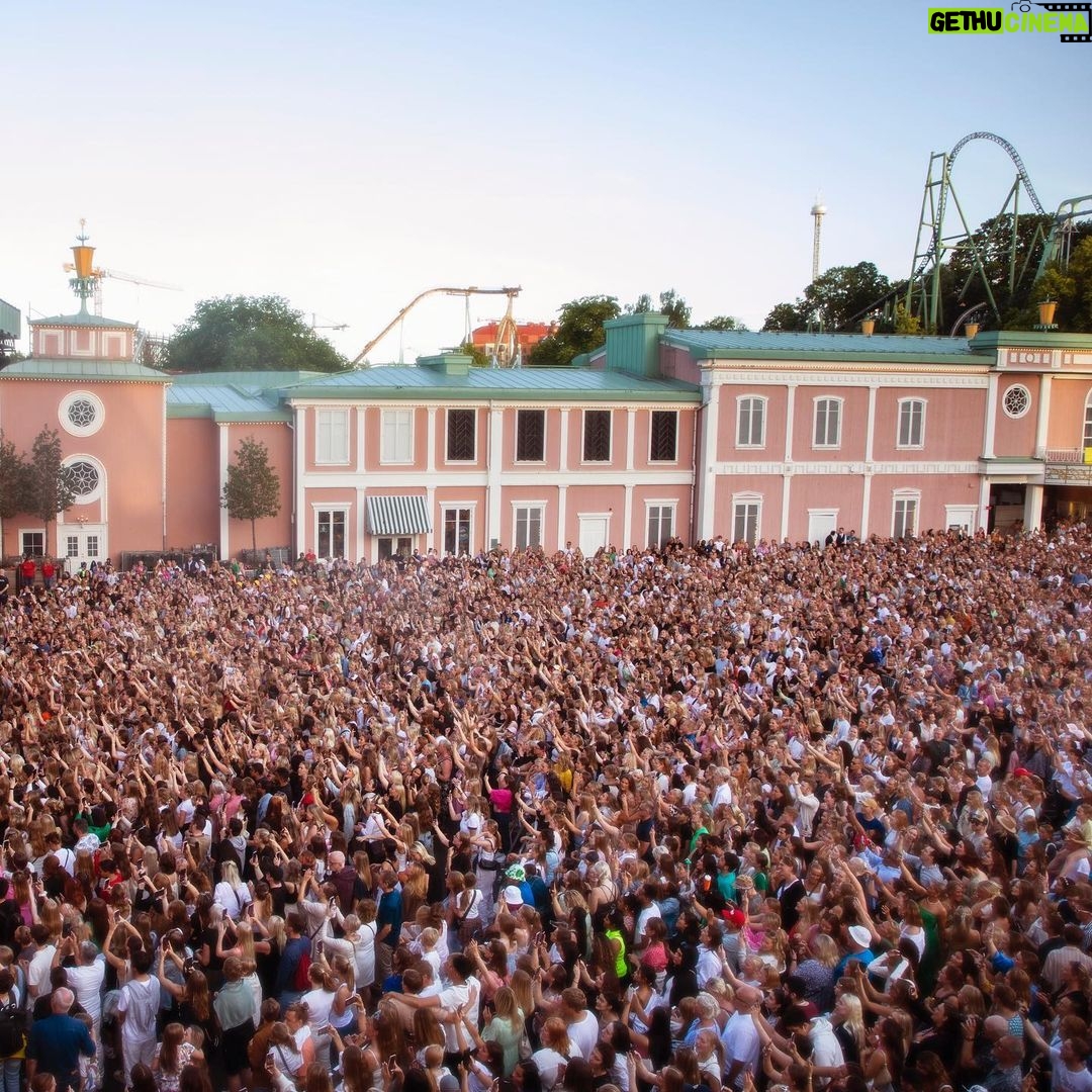 Zara Larsson Instagram - Liseberg!!! 🪩❤️🔥🫶🏼 @johannapetterssons