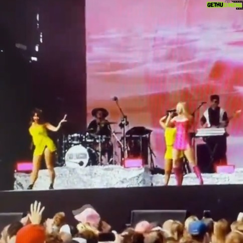 Zara Larsson Instagram - Thank you Pink Pop!! 💞💕💗💓