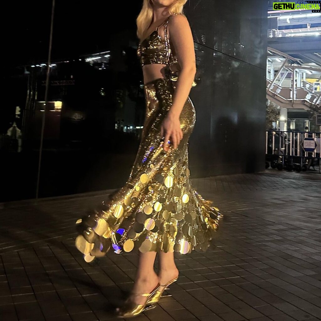 Zara Larsson Instagram - Happy new year!!!!!!! Bangkok