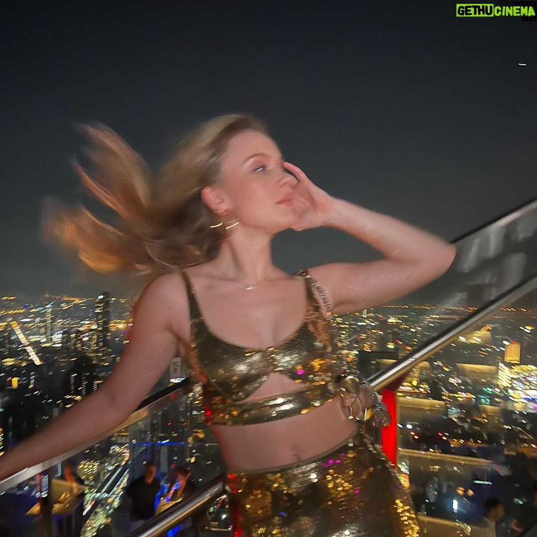 Zara Larsson Instagram - Happy new year!!!!!!! Bangkok