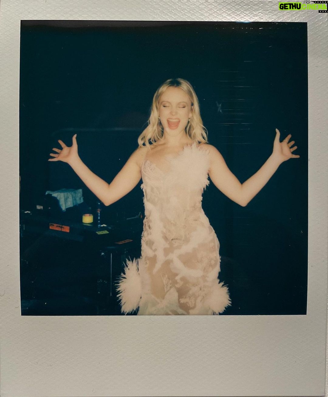 Zara Larsson Instagram - It’s a mf birthday girl! And last show of the year 📷 @emmaviolalilja